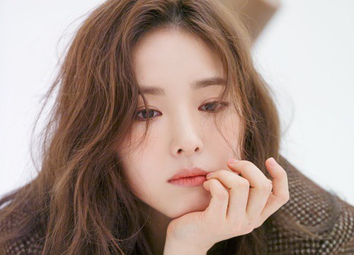 Ngỡ ngàng với ảnh hồi nhỏ của "nữ thần mặt đơ" Shin Se Kyung: Xuất sắc thế nào mà được cả xứ Hàn kì vọng?