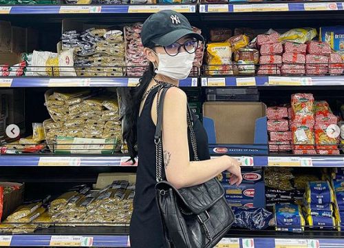 Nhìn kho đồ ăn tích trữ của con gái một vị đại gia Việt mà choáng vì độ dư dả, không khác nào siêu thị mini