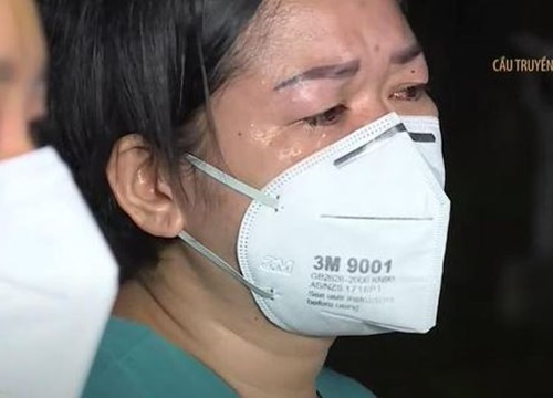 Ca sĩ Quốc Đại hát về mẹ tại bệnh viện dã chiến