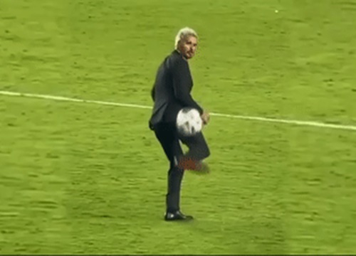 Chủ tịch Beckham biểu diễn kỹ thuật khi mặc suit