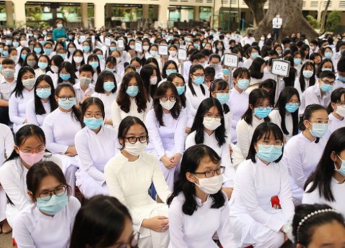 Học sinh tựu trường, tinh giản nhiều môn học
