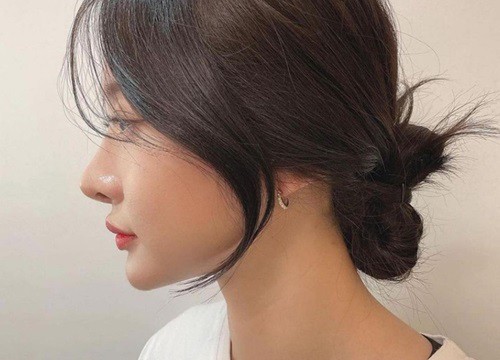 Kiểu tóc lý tưởng trong mùa giãn cách: Buộc lên thì sang chảnh như gái Hàn, thả ra tạo sóng bồng bềnh đẹp mê
