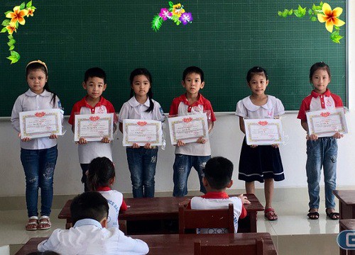 Tôi thấy Bộ Giáo dục đã có giải pháp đặc hiệu chấm dứt "cơn mưa giấy khen"