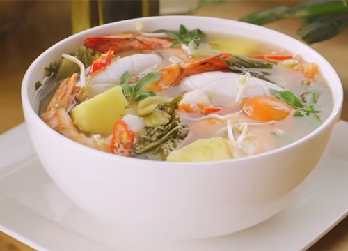 2 Cách làm canh dưa chua tôm và cá thơm ngon, dễ làm tại nhà