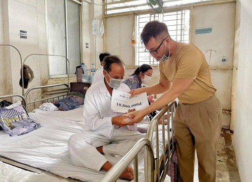Tấm lòng thiện nguyện suốt 10 năm qua của anh thợ chụp ảnh