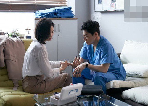 5 mối tình đầu day dứt ở phim Hàn: Cặp chính Hospital Playlist lỡ nhau tận 20 năm, "mặt chó" Reply 1988 tỏ tình đau xé tim