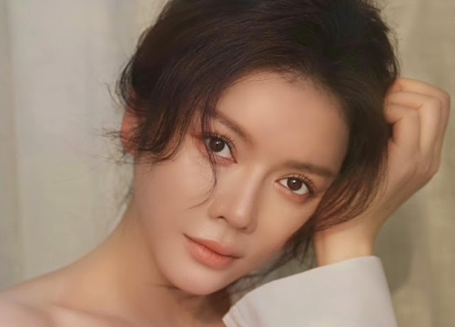 Bị chỉ trích vì đăng ảnh ăn uống sang chảnh giữa mùa dịch, Lý Nhã Kỳ đáp cực căng bằng 1 thứ khiến netizen "tắt điện"