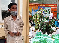 The man burst into tears and clasped his hands in front of the militia group, causing netizens to pity