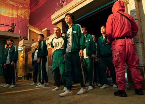 Bom tấn sinh tồn Hàn của Netflix ra mắt số điểm quá ổn áp, "ông hoàng phim hành động" Lee Jung Jae gửi lời chào độc giả Kênh 14