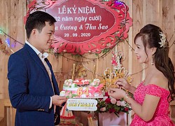 &quot;The bride of Thu Sao&quot; and her 35-year-old young husband took a photo to celebrate the 3rd wedding anniversary and were shocked