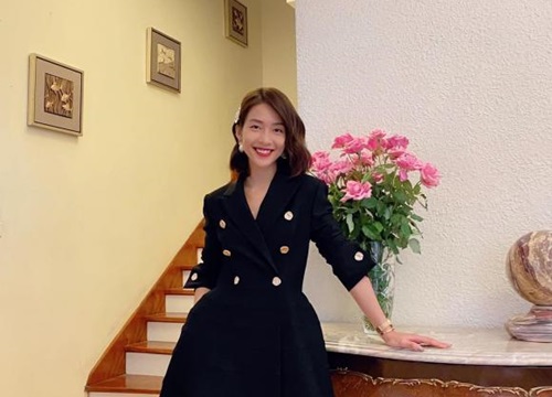 Khả Ngân khoe sắc cùng outfit mới xinh lung linh, phải chăng đây là mẫu thời trang sẽ xuất hiện trong '11 tháng 5 ngày'?