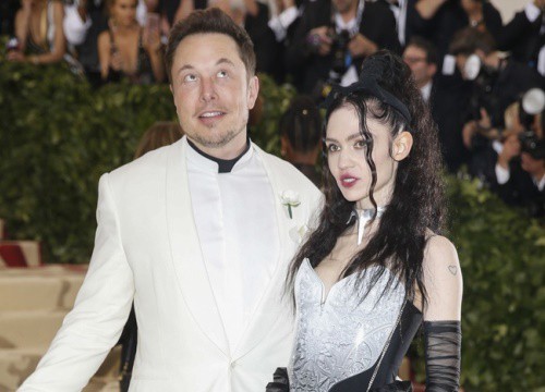 Elon Musk và ca sĩ Grimes - đôi tình nhân dị biệt