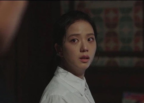 Chưa thấy ai đóng phim đầu tay mà khổ như Jisoo (BLACKPINK), yêu đương gì mà toàn bị dọa bắn, giết là sao trời?