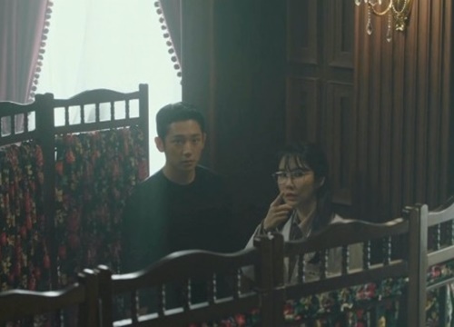 'Snowdrop' tập 7: Jung Hae In tuyên bố muốn giết chết Jisoo, lo lắng cho Yoo In Na còn với 'crush' thì thờ ơ lạnh nhạt
