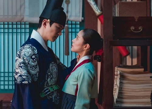 'The Red Sleeve': Jun Ho phủ nhận có cảnh động phòng 19+, Lee Se Young tiết lộ khả năng về phim chuyển kiếp hiện đại để có kết viên mãn