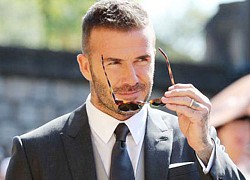 David Beckham sắp được hoàng gia Anh phong tước hiệp sĩ, Romeo xăm 2 hình giống bố để "lấy vía"