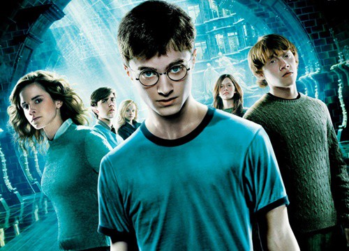 Thách bạn tìm ra điểm KÌ DỊ ở poster Harry Potter này, một nhân vật bị "hủy dung" đang chờ hội tinh mắt cứu mạng!