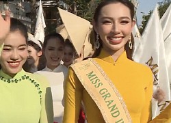 Thuy Tien was chased by fans for a kilometer to hold up a sign, saying what did Hau have to complain about holding her head?