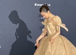 Song Dat was covered in a wonderful back like a Disney princess when he almost fell on the red carpet, making fans whisper