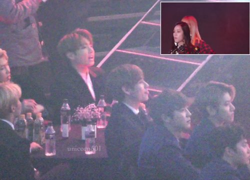 BTS hoá fanboy cuồng nhiệt của BLACKPINK đạt luôn 18 triệu views: Jungkook "giật lắc" điên cuồng, V bị phát hiện phiêu theo "từ lạ"?