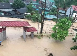 Panoramic scene of terrible flash floods, washing away houses and cars in Nghe An, Ha Tinh