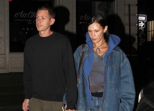 Bella Hadid diện đồ denim cá tính, hẹn hò lãng mạn bên bạn trai ở New York