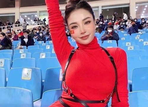 Cô chủ shop body chuẩn, mặc gì cũng tôn dáng hết cỡ