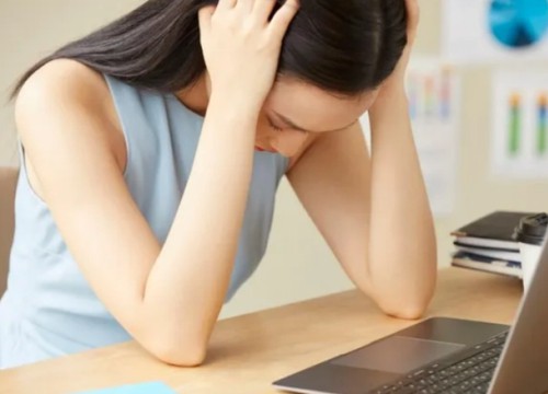 Lúc tôi trúng tuyển vào công ty chồng đang làm, anh phản đối kịch liệt