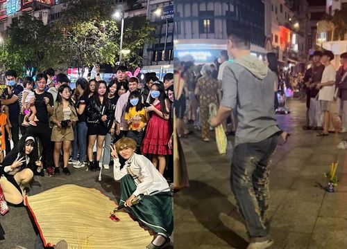 Halloween &quot;transformed&quot;, arguing a group of young people wearing mats and burning incense in the middle of the walking street was criticized for being offensive