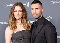 Adam Levine still got his wife to support the concert after being accused of adultery by 5 girls