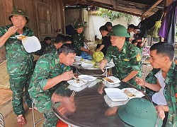 The soldier Ho simply ate a meal in a hurry, using his strength to rush into the evil to save the Ky Son compatriots - Central region