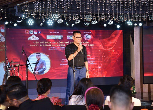 Xác lập kỷ lục Guinness nhiều doanh nhân xếp hình lá cờ Việt Nam