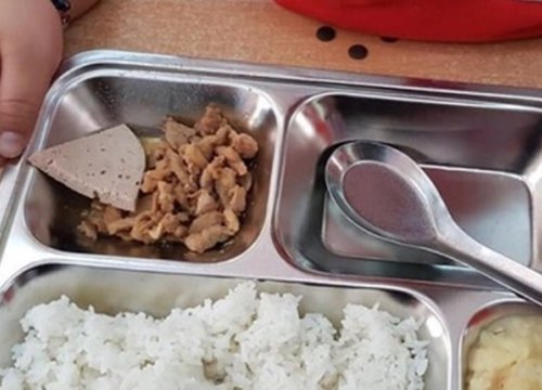 Bị tố cho học sinh suất ăn trưa có giòi, nhà trường lên tiếng