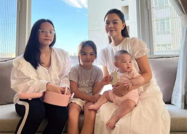 4 mẹ con Phạm Quỳnh Anh gây sốt với bức ảnh 'đẹp đều'