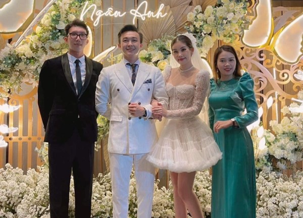 Lê Âu Ngân Anh: Nàng hậu hiếm hoi diện váy cưới ngắn trong đám cưới