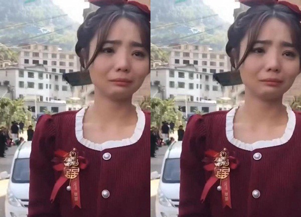 Ngày cưới chú rể bỏ đi, cô dâu đứng khóc vì sính lễ