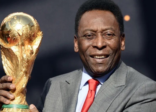 Pele: Từ trai nghèo đến Vua bóng đá, được Brazil xem là báu vật quốc gia và đường tình đầy tai tiếng