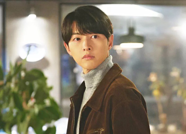 Song Joong Ki và 'Cậu út nhà tài phiệt' thống trị bảng xếp hạng phim Hàn