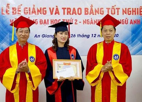 Đổ xô đi học văn bằng 2 ngôn ngữ Anh
