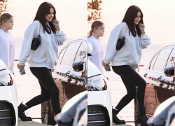 Selena Gomez để mặt mộc xinh đẹp đi ăn tối cùng vợ chồng Brooklyn Beckham