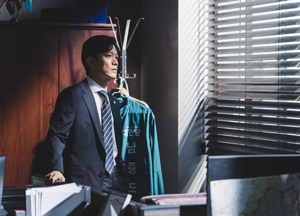 Dàn sao gạo cội trong phim sắp ra mắt 'Trolley': Mỹ nhân 'Giày thủy tinh' Kim Hyun Joo đóng chính
