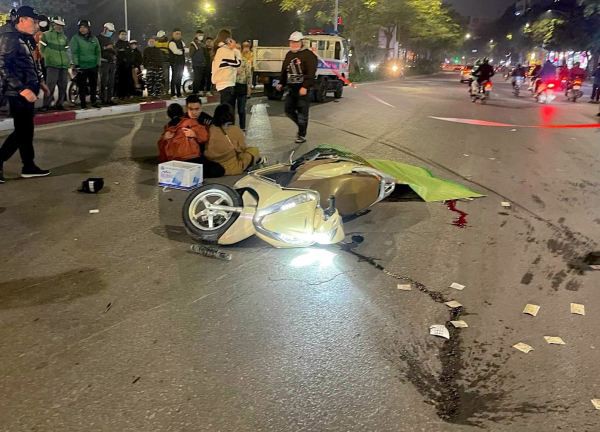 Truy tìm lái xe đâm chết người trên phố Trần Khát Chân, Hà Nội