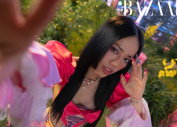 Album mới của Phùng Khánh Linh được nhật báo lớn nhất Nhật Bản ca ngợi