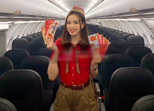 Nữ tiếp viên trưởng 10X và câu chuyện bỏ học ĐH để theo đam mê "bay"