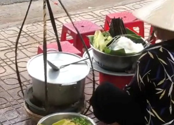 Chính quyền lên tiếng vụ đổ đồ thừa vào nồi bún bán tiếp