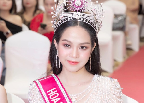 Vừa nói chưa có bạn trai, tân HHVN 2022 bị netizen "đào" ra bằng chứng nghi vấn từng yêu đương?