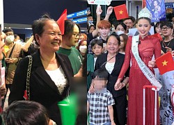 Ngọc Châu lên đường thi Miss Universe: Mẹ ruột mặc áo vía ra đưa tiễn, mong con gái giành vương miện