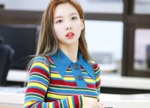 Rời xa kiếp thảm hoạ thời trang, Nayeon (TWICE) có gu ăn mặc đời thường "dễ nuốt" hơn nhiều!