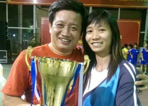 Ông Đoàn Ngọc Hải khoe kỷ niệm với tiền vệ Thuỳ Trang: Luôn động viên không được bỏ cuộc