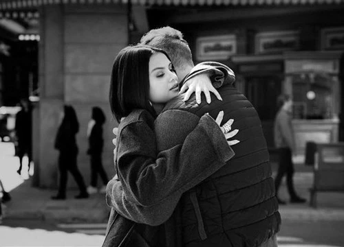 Selena Gomez học cách buông bỏ tình yêu trong MV mới